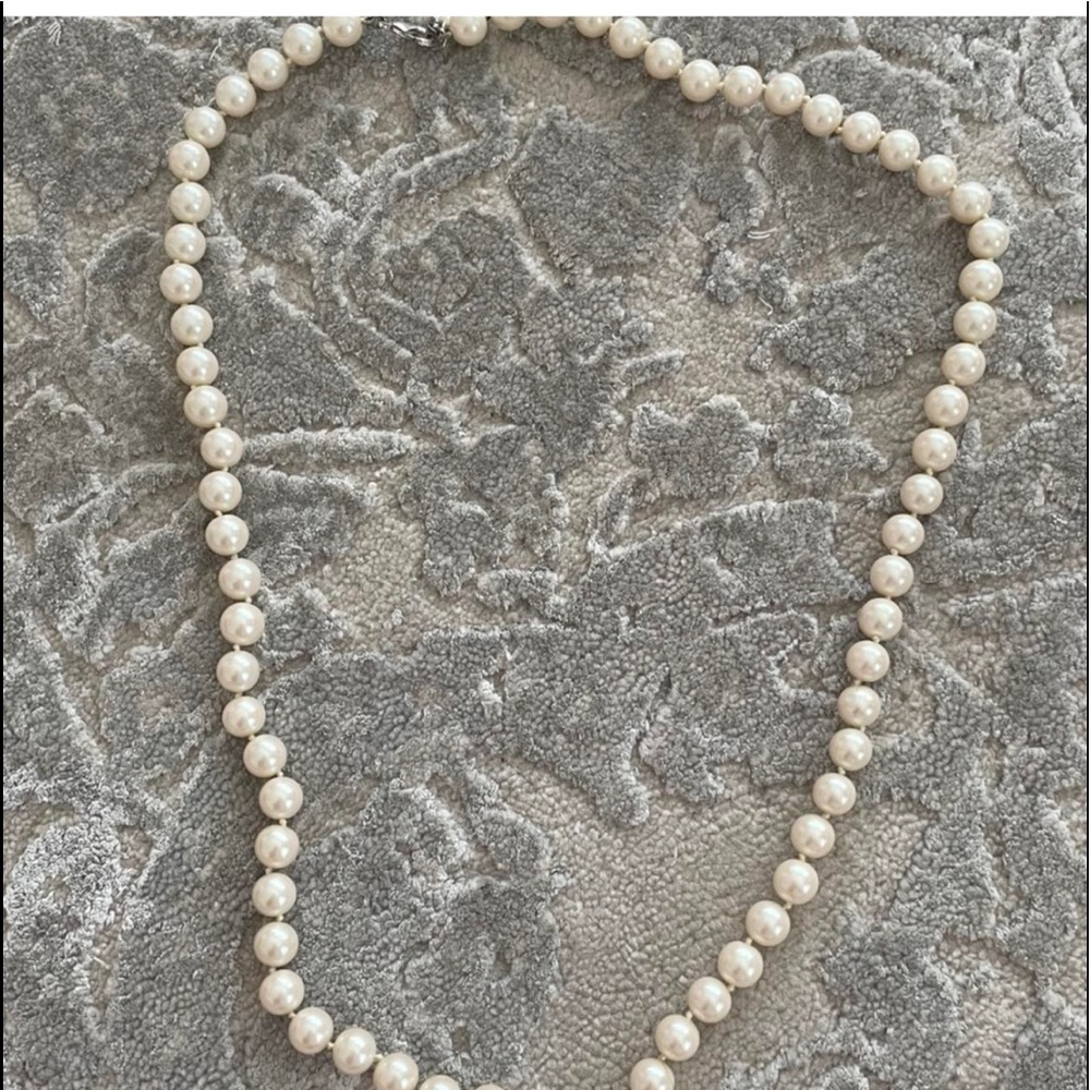 pearl necklace